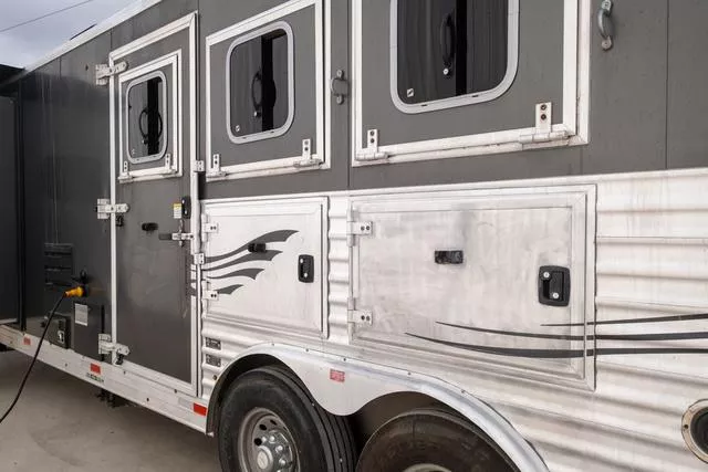 used Horse Trailers Merhow Trailers  for sale, in Seguin, TX Thumbnail 8