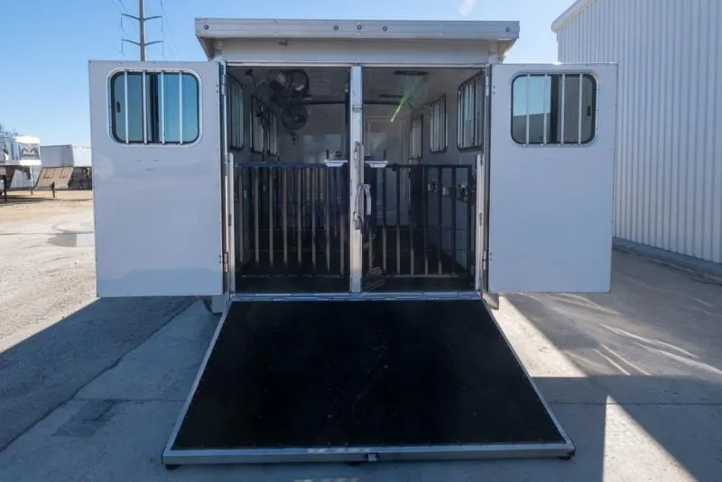 used Horse Trailers Sundowner Trailers  for sale, in Seguin, TX Thumbnail 17