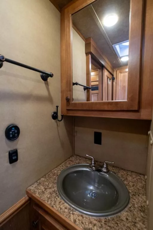 used Horse Trailers Merhow Trailers  for sale, in Seguin, TX Thumbnail 32