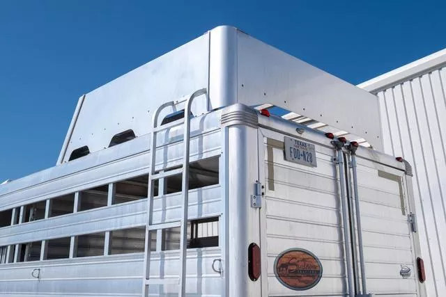 used Horse Trailers Sundowner Trailers  for sale, in Seguin, TX Thumbnail 22