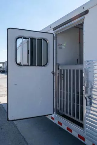 used Horse Trailers Sundowner Trailers  for sale, in Seguin, TX Thumbnail 15