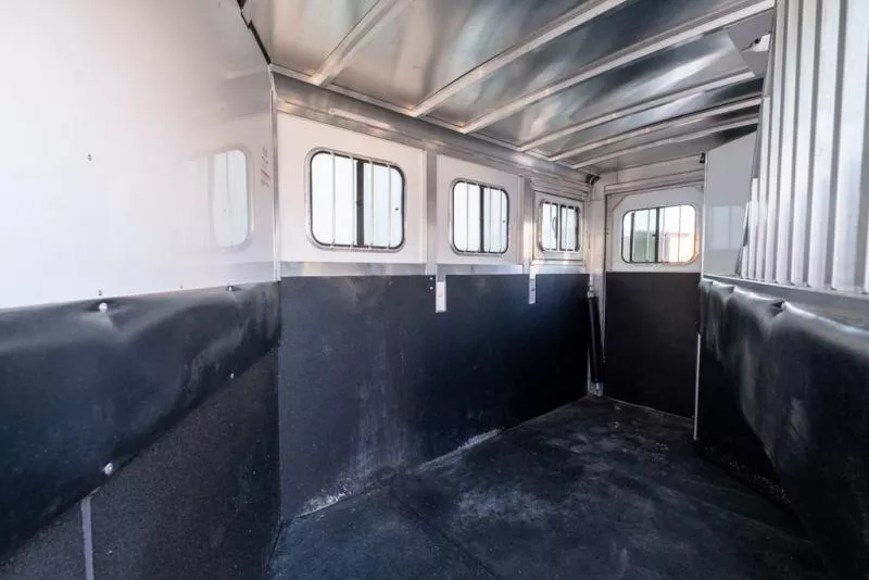 used Horse Trailers Sundowner Trailers  for sale, in Seguin, TX Thumbnail 12