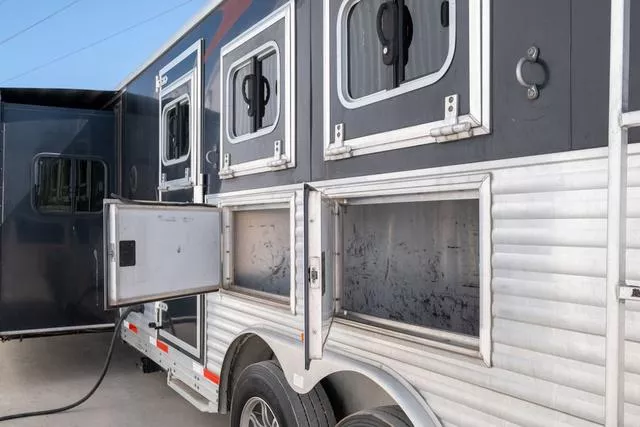 used Horse Trailers Bison Trailers  for sale, in Seguin, TX Thumbnail 9