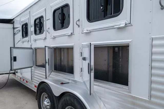 used Horse Trailers Lakota  for sale, in Seguin, TX Thumbnail 6
