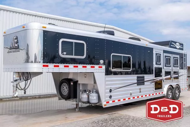 2018 Elite Trailers 3 Horse 10'8 SW Living Quarter Trailer 