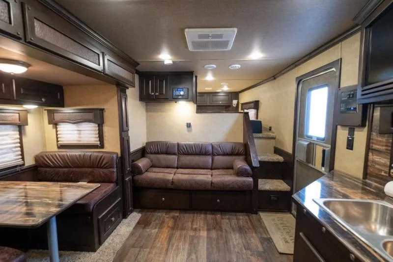 used Horse Trailers Merhow Trailers  for sale, in Seguin, TX Thumbnail 9