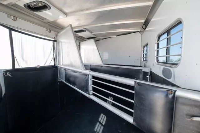 used Horse Trailers Sundowner Trailers  for sale, in Seguin, TX Thumbnail 15