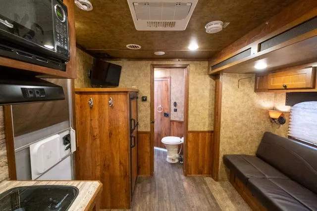 used Horse Trailers Lakota  for sale, in Seguin, TX Thumbnail 27