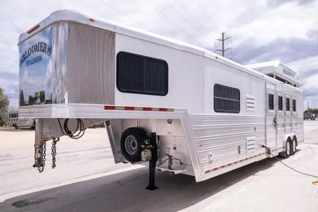 used Horse Trailers Bloomer  for sale, in Seguin, TX Thumbnail 9