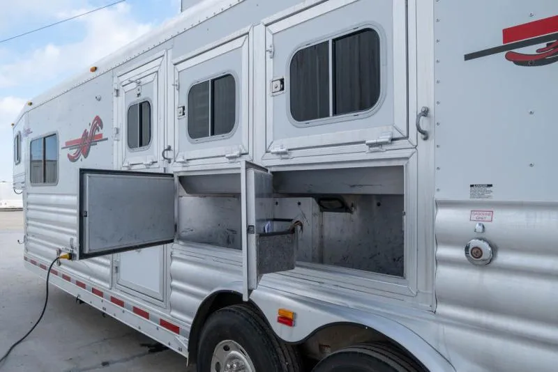 used Horse Trailers Platinum Coach  for sale, in Seguin, TX Thumbnail 9