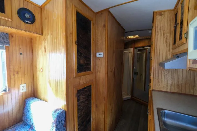 used Horse Trailers Elite Trailers  for sale, in Seguin, TX Thumbnail 9