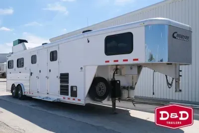2015 Cimarron Trailers 6 Pen Stock Trailer With 8Ft SW Living Quarters 