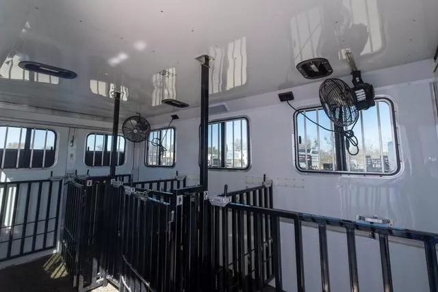 used Horse Trailers Sundowner Trailers  for sale, in Seguin, TX Thumbnail 14