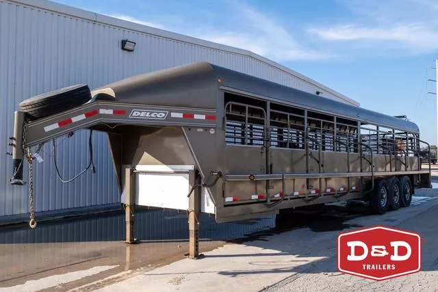 2018 Delco Trailers 32 Ft Premium Stock Trailer 