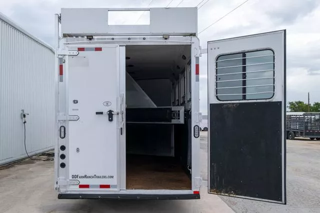 used Horse Trailers Lakota  for sale, in Seguin, TX Thumbnail 11