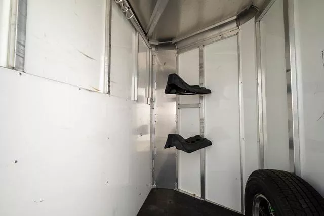 used Horse Trailers Sundowner Trailers  for sale, in Seguin, TX Thumbnail 8