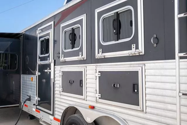 used Horse Trailers Bison Trailers  for sale, in Seguin, TX Thumbnail 8