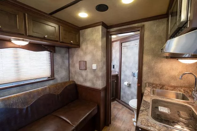 used Horse Trailers Platinum Coach  for sale, in Seguin, TX Thumbnail 21