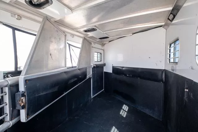 used Horse Trailers Sundowner Trailers  for sale, in Seguin, TX Thumbnail 17