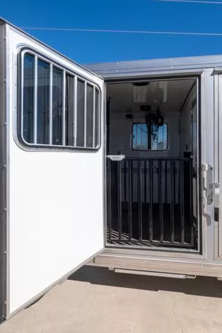 used Horse Trailers Sundowner Trailers  for sale, in Seguin, TX Thumbnail 13