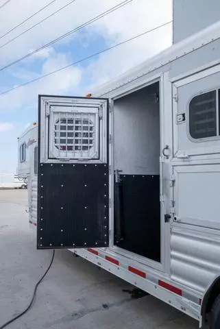 used Horse Trailers Platinum Coach  for sale, in Seguin, TX Thumbnail 8