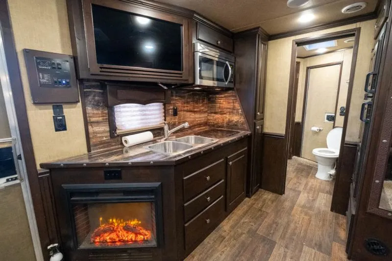 used Horse Trailers Merhow Trailers  for sale, in Seguin, TX Thumbnail 11