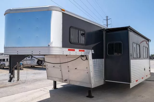 used Horse Trailers Bison Trailers  for sale, in Seguin, TX Thumbnail 4