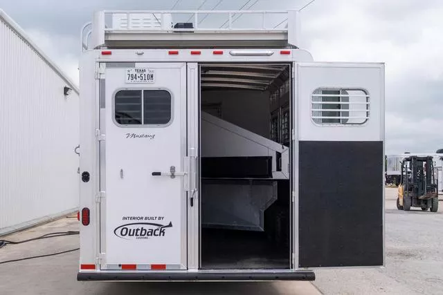 used Horse Trailers Elite Trailers  for sale, in Seguin, TX Thumbnail 16