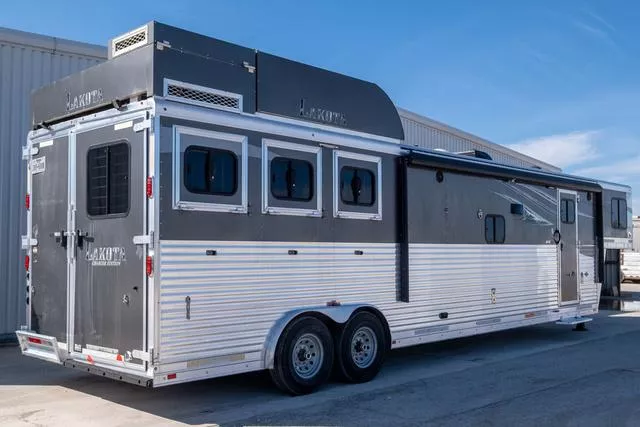 used Horse Trailers Lakota  for sale, in Seguin, TX Thumbnail 3