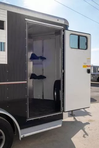 used Horse Trailers Sundowner Trailers  for sale, in Seguin, TX Thumbnail 7