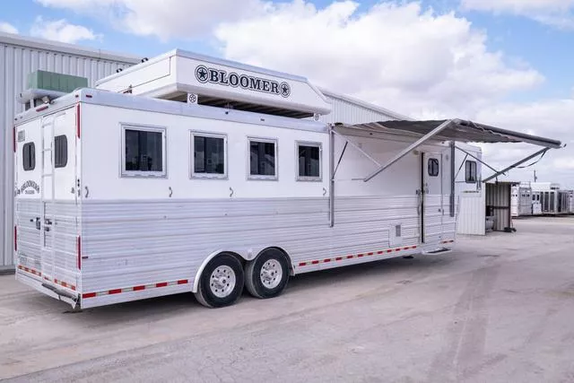used Horse Trailers Bloomer  for sale, in Seguin, TX Thumbnail 39