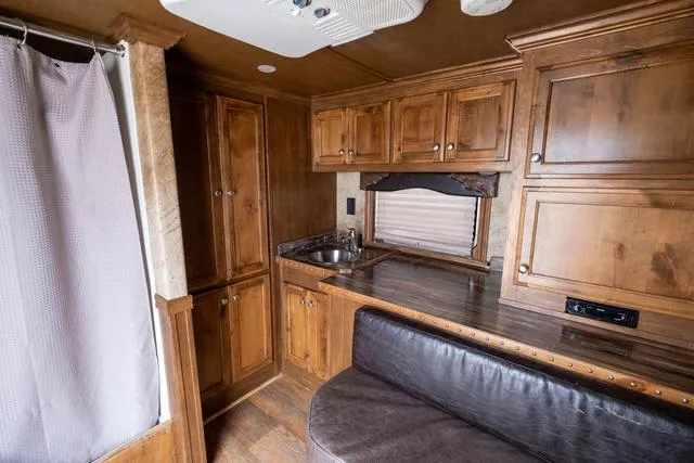 used Horse Trailers Cimarron Trailers  for sale, in Seguin, TX Thumbnail 15