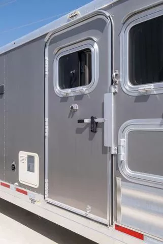 used Horse Trailers Featherlite  for sale, in Seguin, TX Thumbnail 7