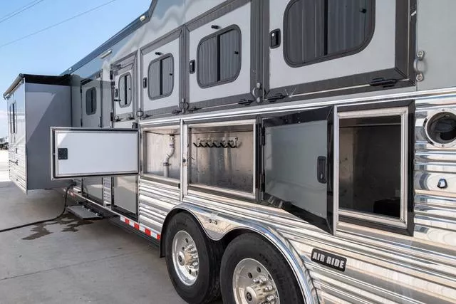 used Horse Trailers Cimarron Trailers  for sale, in Seguin, TX Thumbnail 40