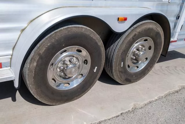 used Horse Trailers Platinum Coach  for sale, in Seguin, TX Thumbnail 9