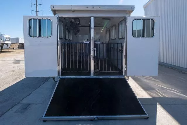 used Horse Trailers Sundowner Trailers  for sale, in Seguin, TX Thumbnail 17