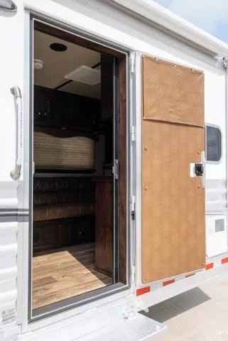 used Horse Trailers Elite Trailers  for sale, in Seguin, TX Thumbnail 26