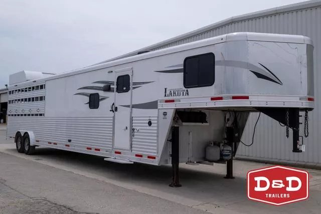 2021 Lakota Trailers Livestock Living Quarters Trailer 