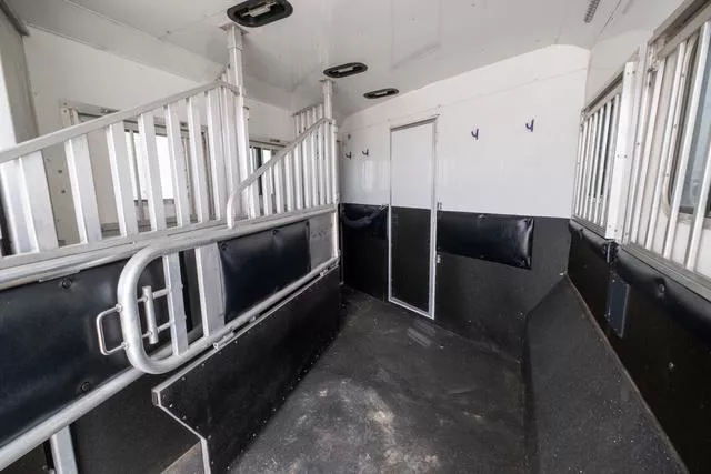 used Horse Trailers Merhow Trailers  for sale, in Seguin, TX Thumbnail 17