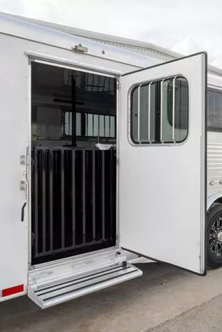 used Horse Trailers Sundowner Trailers  for sale, in Seguin, TX Thumbnail 15