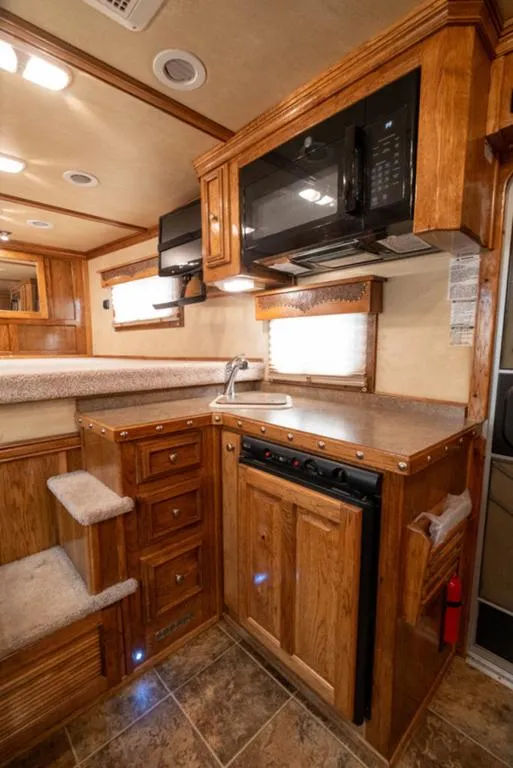 used Horse Trailers Platinum Coach  for sale, in Seguin, TX Thumbnail 25