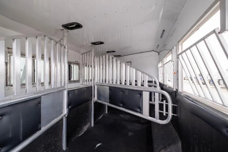 used Horse Trailers Merhow Trailers  for sale, in Seguin, TX Thumbnail 30