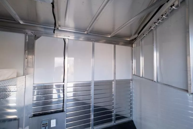 used Horse Trailers Sundowner Trailers  for sale, in Seguin, TX Thumbnail 8