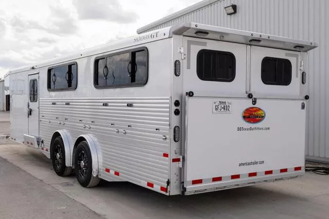 used Horse Trailers Sundowner Trailers  for sale, in Seguin, TX Thumbnail 3