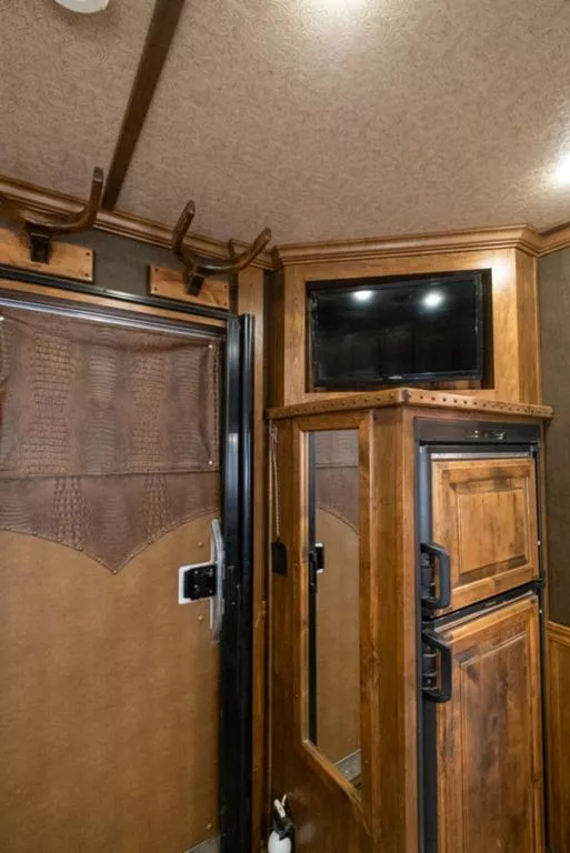 used Horse Trailers Elite Trailers  for sale, in Seguin, TX Thumbnail 10