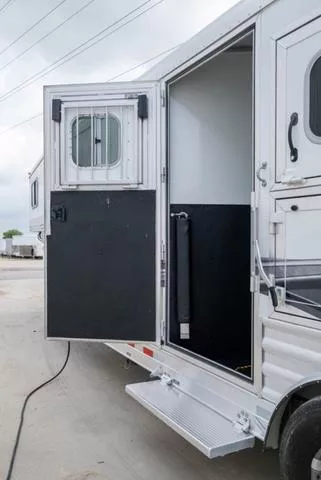 used Horse Trailers Elite Trailers  for sale, in Seguin, TX Thumbnail 11