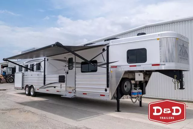 2025 Merhow Trailers 4 Horse Summit Side Load Living Quarters Trailer 