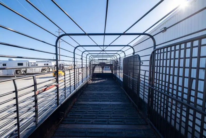 used Stock / Stock Combo Trailers Gooseneck  for sale, in Seguin, TX Thumbnail 10