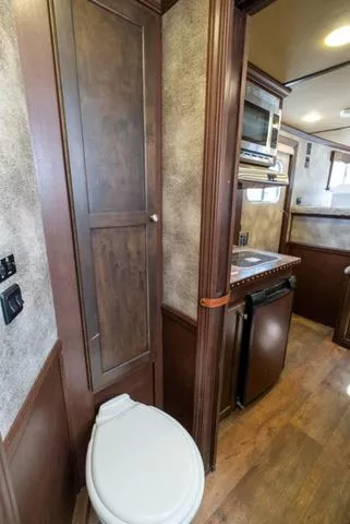 used Horse Trailers Platinum Coach  for sale, in Seguin, TX Thumbnail 24