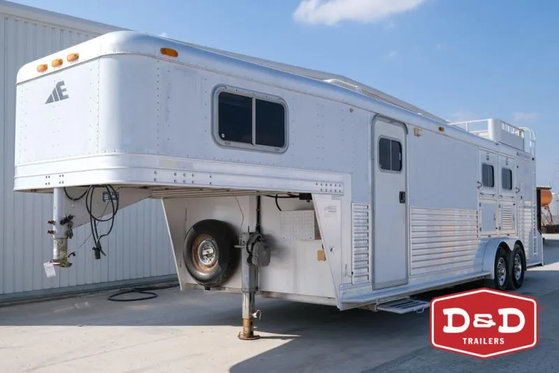 2002 Elite Trailers 2 Horse Living Quarters Trailer 